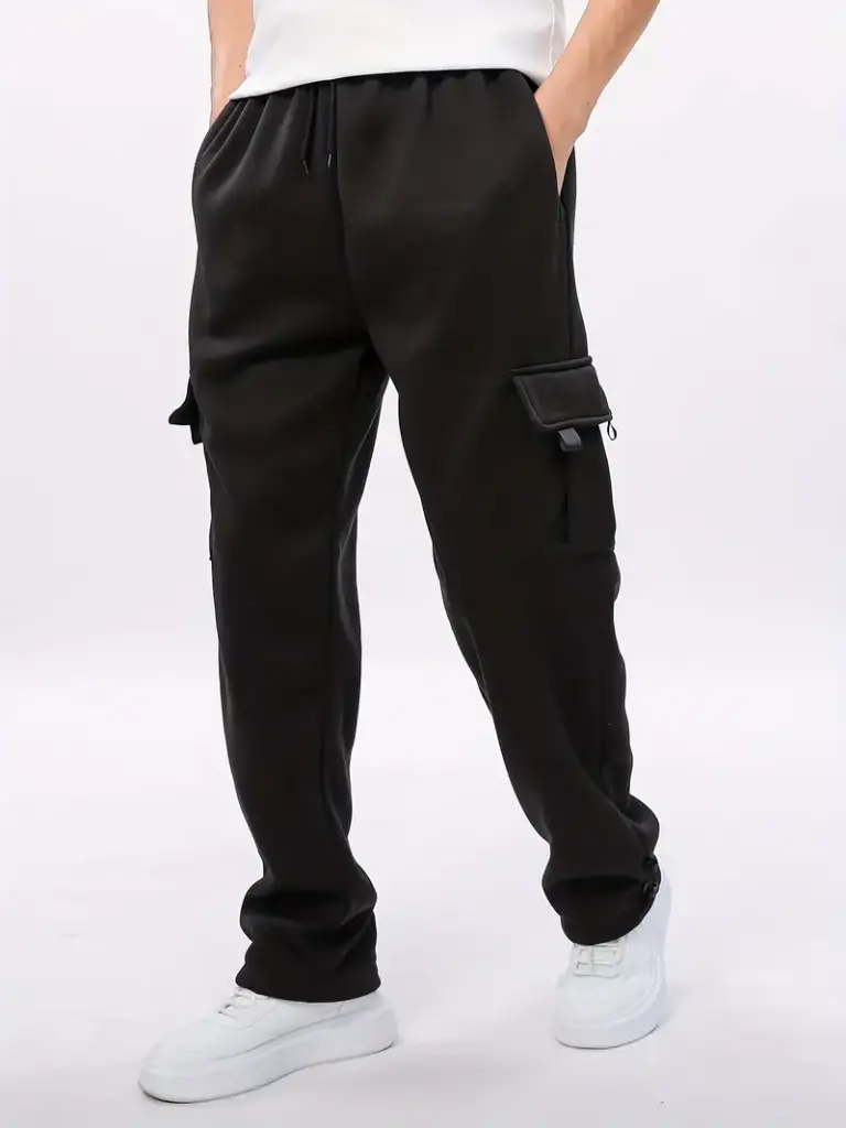cargo con bolsillo color oscuro ideal para ir informal