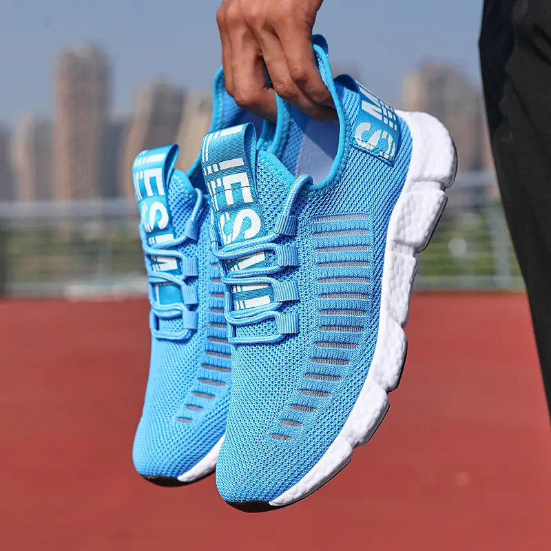 zapatillas MD unisex color celeste con ajuste universal y adherencia al suelo ideal para regalar y hacer deporte en cualquier clima frio, calor o entretiempo 