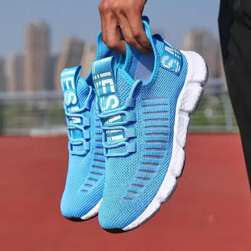 zapatillas MD unisex color celeste con ajuste universal y adherencia al suelo ideal para regalar y hacer deporte en cualquier clima frio, calor o entretiempo 